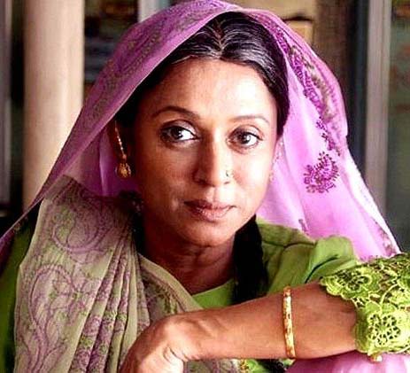 Krutika Desai as Shanti Basesarnath Srivastav